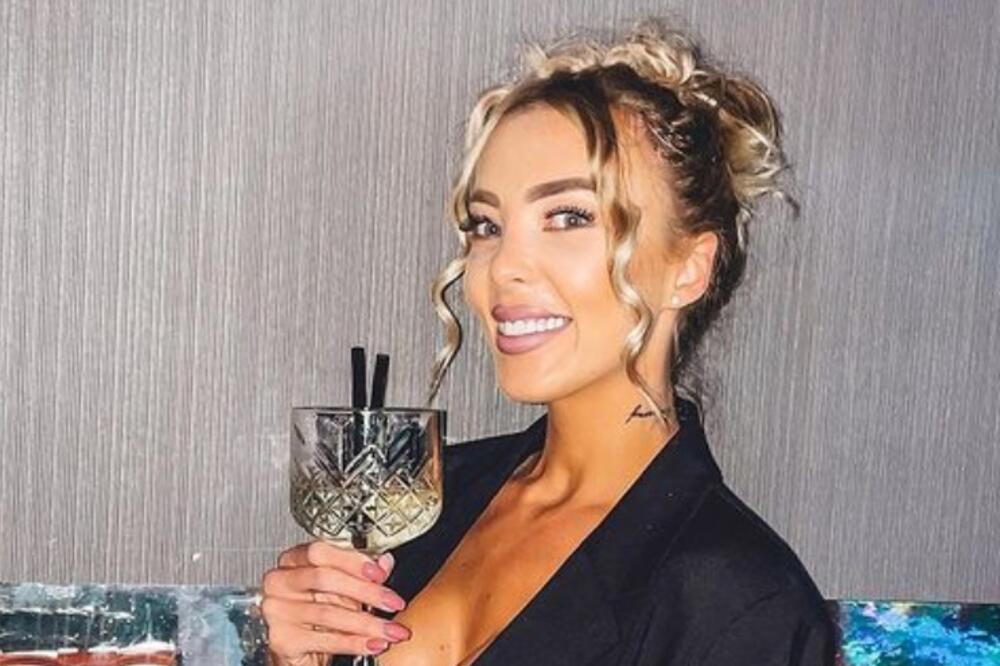 UŠLA U RIJALITI I VRELIM TELOM IZAZVALA CUNAMI: Ona je SAN MUŠKARACA, a na SAJTU ZA ODRASLE je napravila HAOS