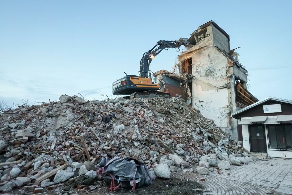 NAJMANJE 128 LJUDI STRADALO U RAZORNOM ZEMLJOTRESU U NEPALU: U roku od sat vremena osetila se ČETIRI POTRESA!