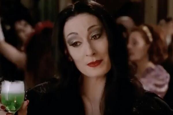 NEKI SU KULTNU SERIJU GLEDALI SMAO ZBOG NJE: Evo kako joj izgleda MAJKA, sličnost između njih NEVEROVATNA!