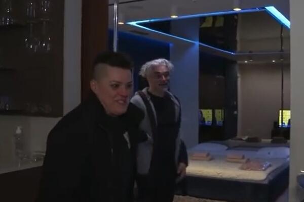 IZNENAĐENJE IH SAČEKALO U SPAVAĆOJ SOBI: On odmah skočio i pokazao SVOJE UMEĆE, GLEDAĆETE VEČARAS! (VIDEO)