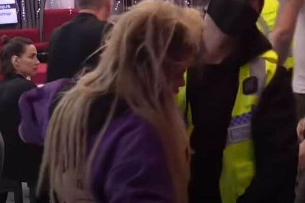 KRVNIČKI JE ČUPALA I GREBALA: Jedva odvojili Maju od Marijane, IMA RANE PO LICU!