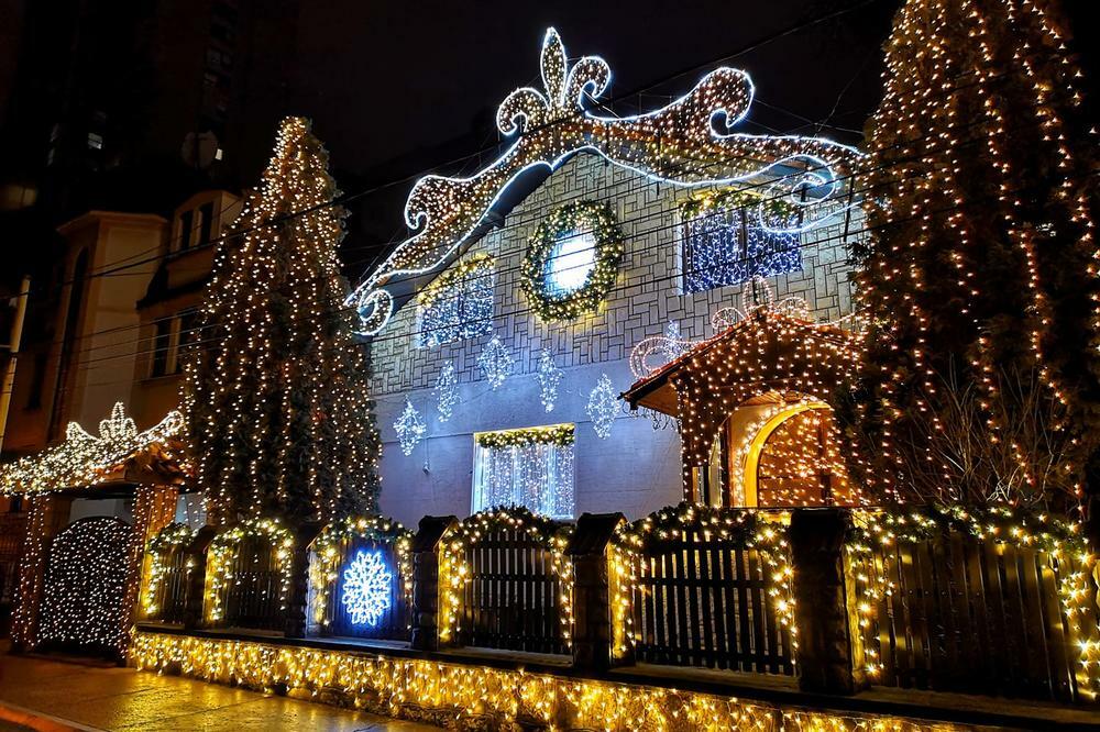 BEOGRAĐANI BROJE SITNO DA VIDE NAJLEPŠE OKIĆENU KUĆU U BEOGRADU: Vuk sa Voždovca najavio nešto JEDINSTVENO! (FOTO)