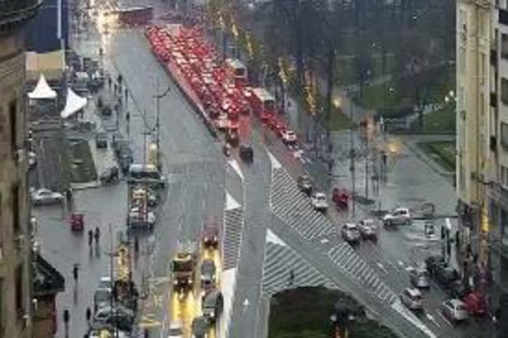 AMSS: Kiša i magla usporavaju saobraćaj!