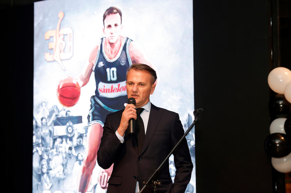 OSTOJA MIJAILOVIĆ SE ZAHVALIO NAVIJAČIMA: Obaramo rekord Evrolige, goreće Arena, goreće Beograd!