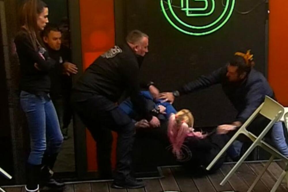 ZORANIN LJUBOMORNI DEČKO ULETEO U BAR I ISPESNIČIO DAMIRA: Učesnica napustila rijaliti!