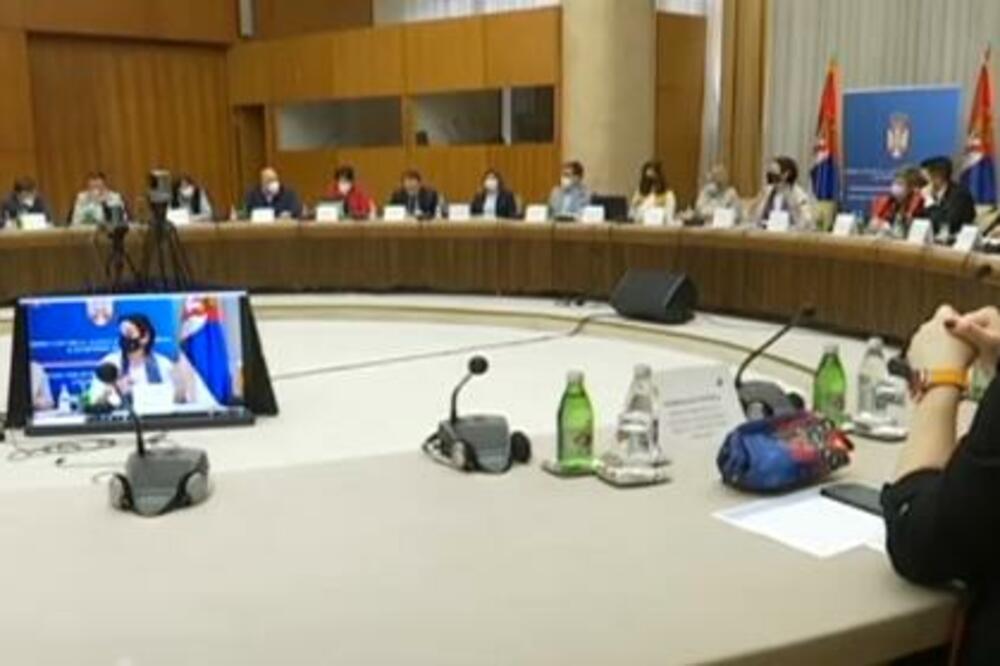 GRAĐANI SE SUTRA IZJAŠNJAVAJU NA REPUBLIČKOM REFERENDUMU: Biračka mesta otvorena od 7 do 20 sati