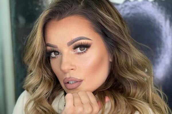 PRIZOR KOJI ĆE MNOGE FRAPIRATI: Ovako izgleda JELENA KOSTOV u DEVETOM mesecu trudnoće!