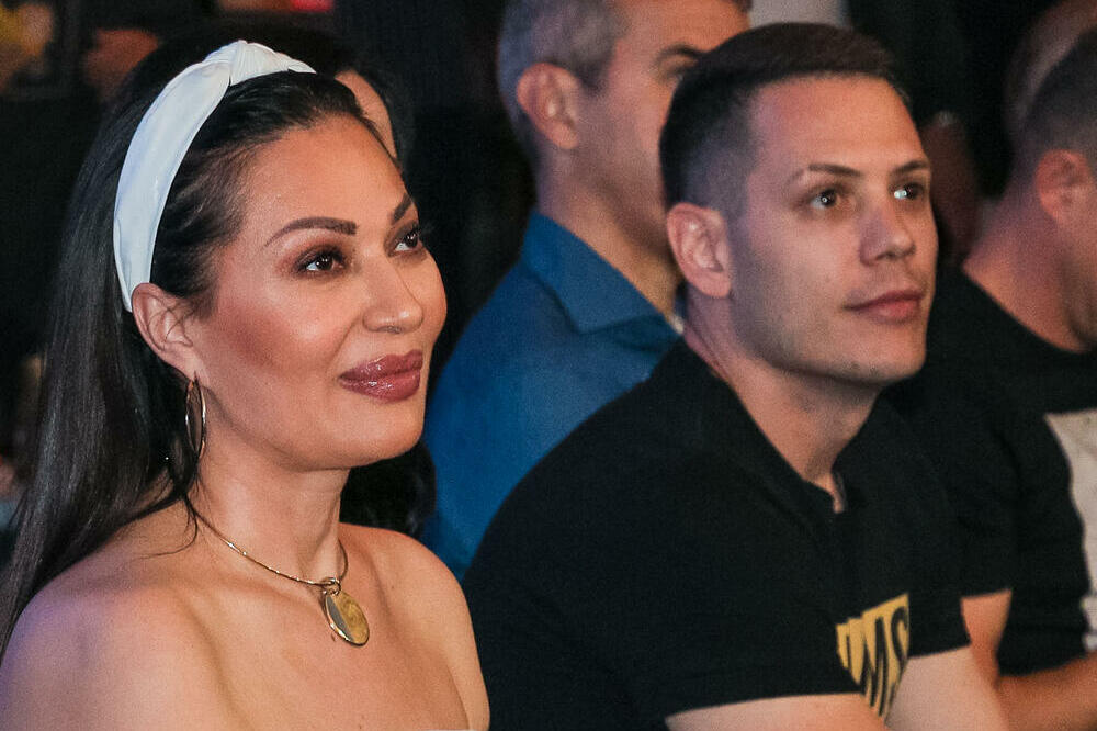 NIKO NIJE NI SLUTIO DA SE KRČKA RASKID! Evo gde je Espreso paparaco USLIKAO BOGDANA pre prekida sa CECOM! (FOTO)