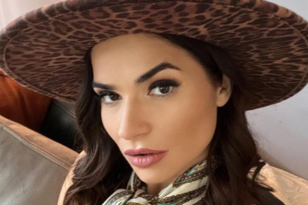 KOMŠIJE MARIJE KARAN BEZ DLAKE NA JEZIKU: Zbog onoga što VIDE SVAKI DAN se pitaju od čega živi (FOTO)