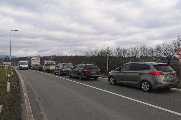AMSS IZDAO NAJNOVIJE UPOZORENJE ZA VOZAČE: Oprez na OVIM DEONICAMA, biće ogromne gužve