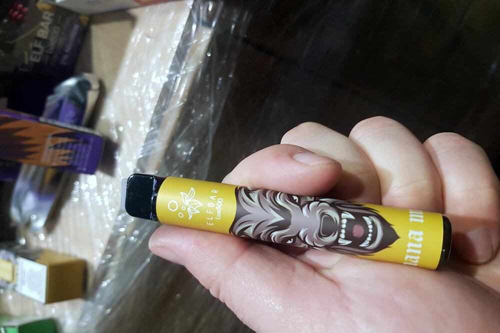 NOVI TREND MEĐU OSNOVCIMA U SRBIJI! Konzumiraju "vejp" - psiholog upozorava: "Skloni su porocima"