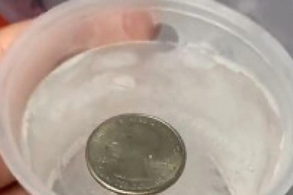 ZBOG ČEGA TREBA DA STAVITE NOVČIĆ U ZAMRZIVAČ PRE PUTOVANJA? Kada čujete kakve MUKE VAS SPAŠAVA, uradićete to odmah