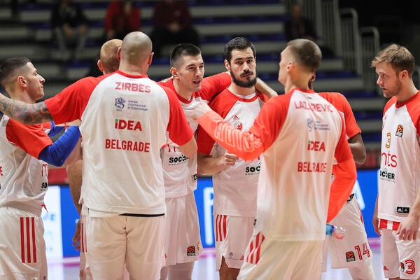 ZVEZDA U OGROMNOM PROBLEMU: Opasni virus se proširio, neizvestan duel protiv Fenerbahčea (FOTO)