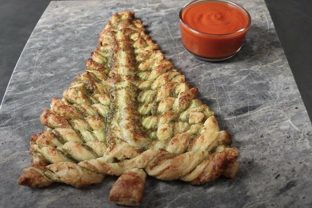 NOVOGODIŠNJA JELKA OD TESTA, KAKVA MAGIJA: Napravite je od SAMO 4 SASTOJKA! (VIDEO)