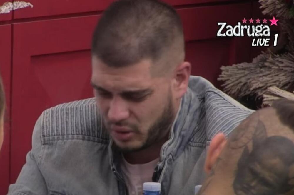 PRVI PUT OD POČETKA ZADRUGE: Dejan video PORODICU, svi su mu se obratili, PLAČU I JECAJU! (VIDEO)