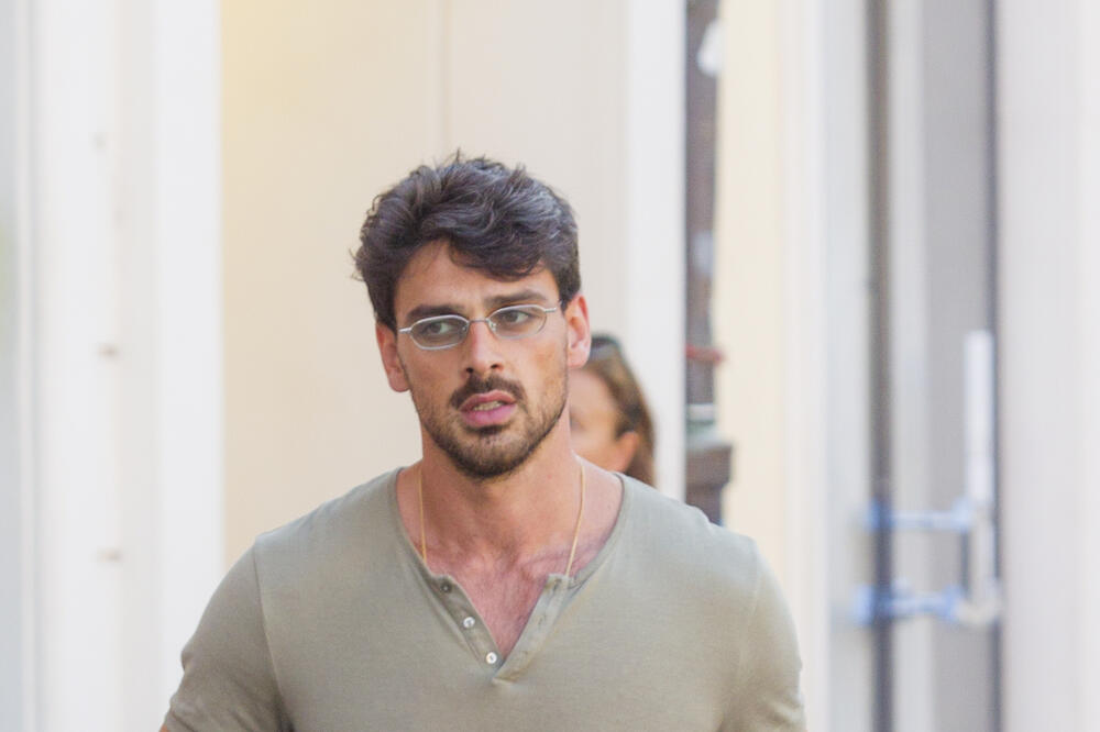 O OVIM FOTKAMA BRUJI CEO SVET: Zaludeo je SRPKINJE svojim izgledom, a sada vidimo njegovu DRUGU STRANU!