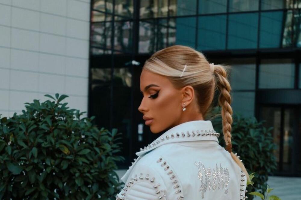 NAŠA INFLUENSERKA SE BORI SA PSIHOPATOM: Podelila SNIMAK, pa zamolila za POMOĆ!