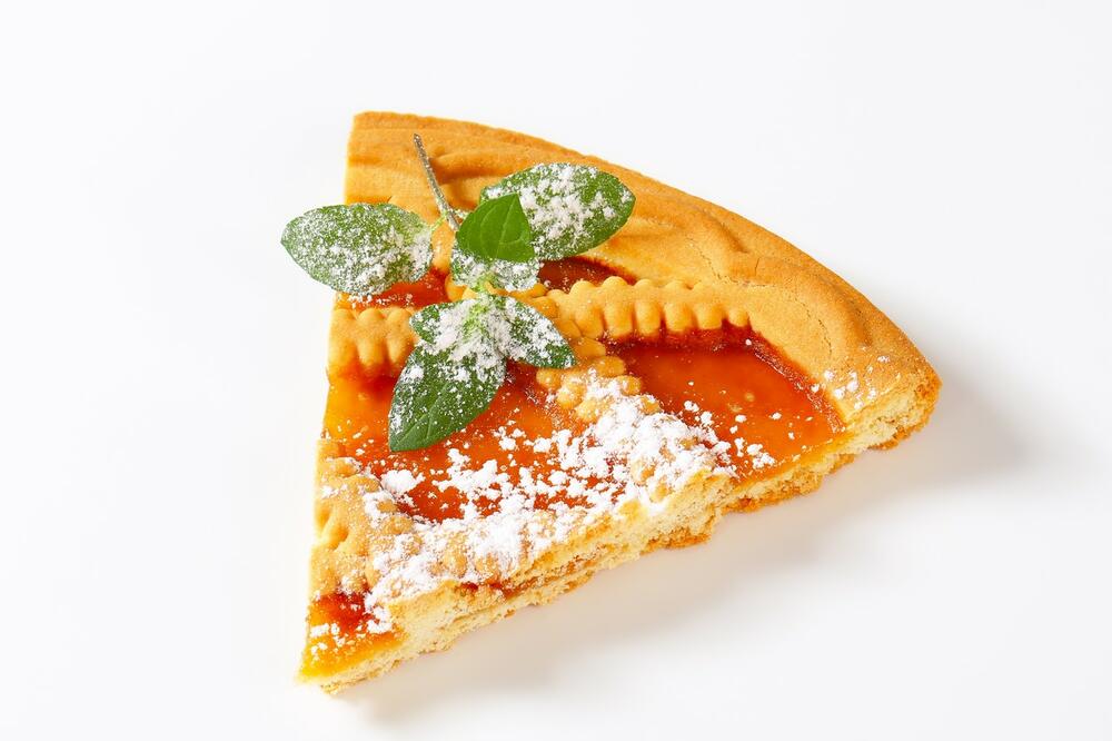 POSLUŽITE PREDJELO KAO U FRANCUSKOM RESTORANU: Recept za tart od lisnatog testa sa KRUŠKAMA i SIROM