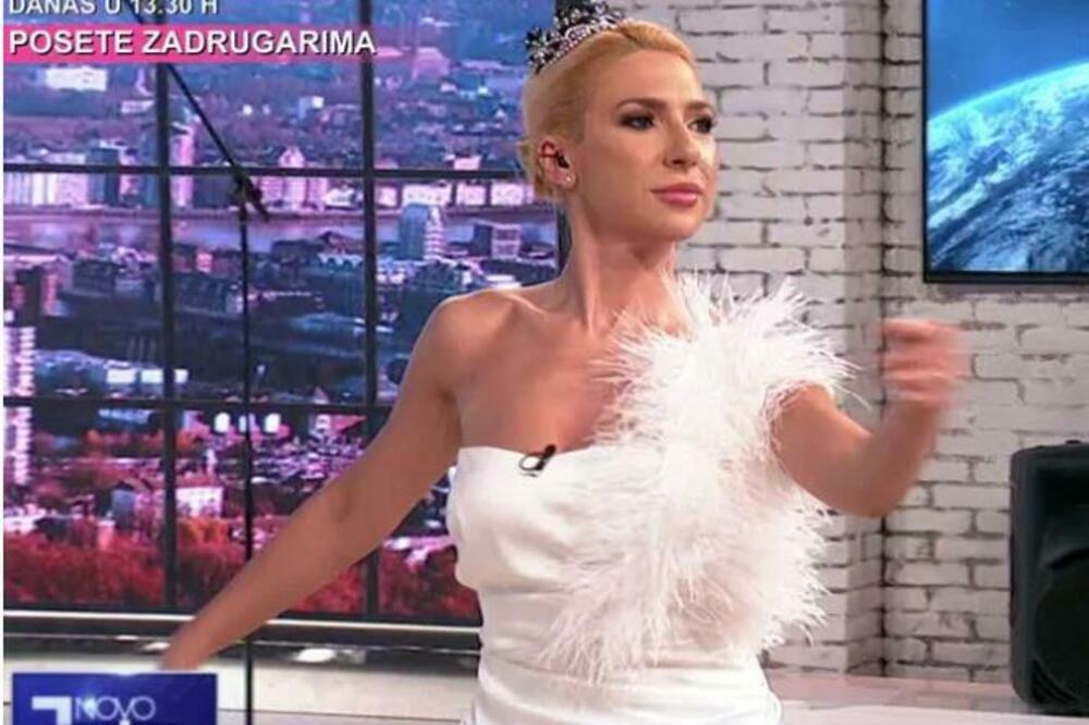 JOVANA JEREMIĆ KAO BELA LABUDICA: Svi gledaju u njen DUBOKI ŠLIC, a kruna sa glave samo što ne spadne DOK SKAKUĆE!