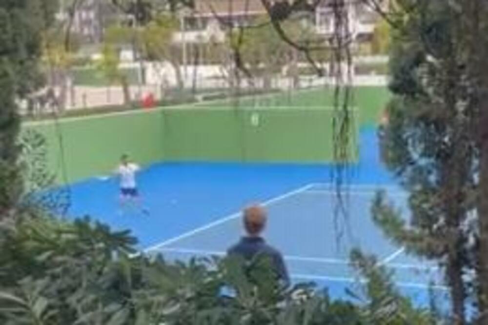 NOVAKA TAJNO SNIMILI I OTKRILI DETALJ KOJI RADUJE NJEGOVE NAVIJAČE: Sprema se za Australijan open?! (VIDEO)