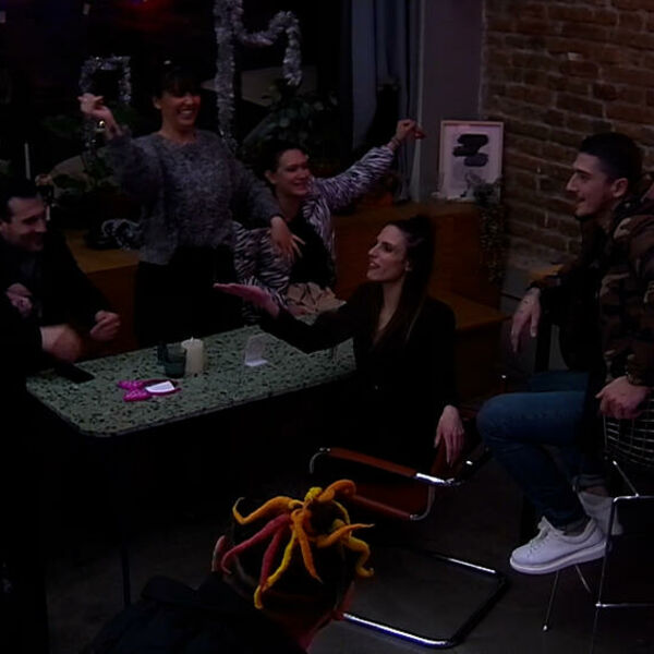 VEČERAS U BAR GORI SVE: Učesnici potpuno PODIVLJALI, prskali se, pa poskakali jedno na drugo! (VIDEO)