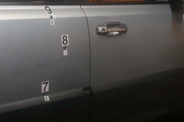 PUCNJAVA U ZVEČANU: Izrešetali AUTOMOBIL Milanu Ivanoviću (VIDEO)