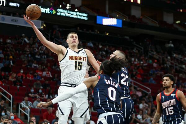 JOKIĆ I BIVŠA ZVEZDA EVROLIGE UNIŠTILI HJUSTON: Nikola dobio pratnju, Denver je sve jači! (VIDEO)