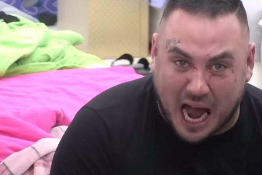 FILIP CAR NAPUŠTA ZADRUGU!