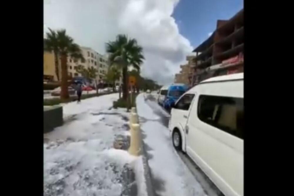 OLUJA POGODILA OMILJENO SRPSKO LETOVALIŠTE: Pao sneg, turisti se razbežali sa plaža! (VIDEO)