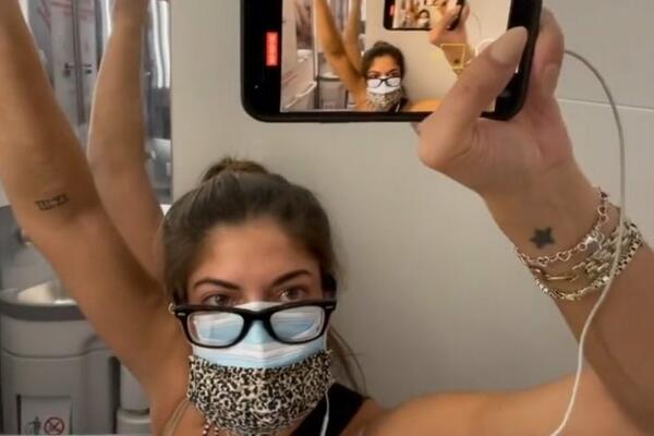 SAZNALA DA JE POZITIVNA NA KORONU U AVIONU: Njen potez sve je iznenadio! (VIDEO)