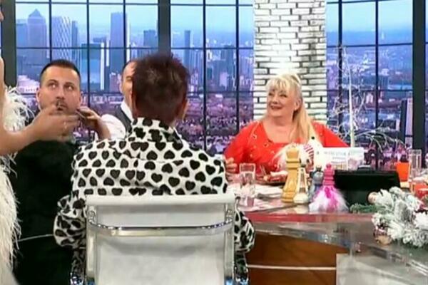 NAŠ POZNATI NOVINAR IŠAO KOD HODŽE PA OPISAO JEZIVU SCENU: Iz njega je izlazilo nešto ZELENO!