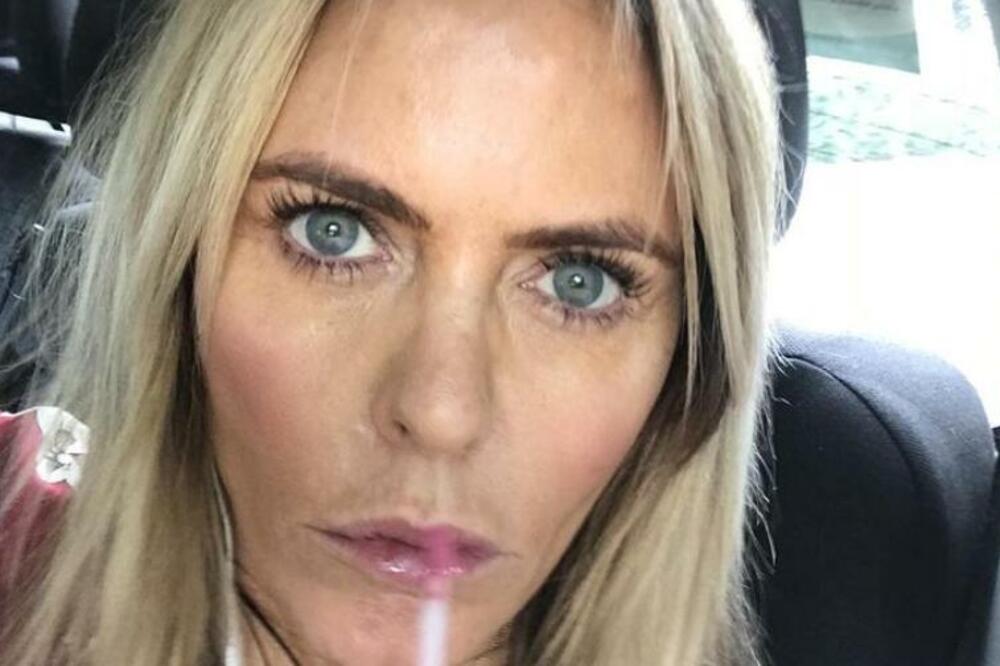 PLAVUŠA OPISALA EROTIČNO ISKUSTVO SA PEVAČEM, IMALA JE 16 A ON 39 GODINA: Tvrdi da je S NJIM bio NAJBOLJI SE*S IKAD