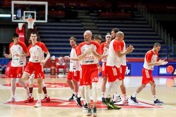 ZVEZDU ČEKA OZBILJAN RITAM MEČEVA: Evroliga odredila termin za otakazanu utakmicu protiv Fenerbahče