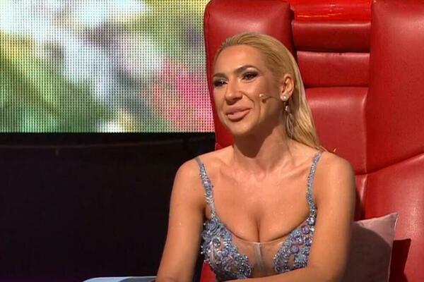 STIGLA JOVANA U ZADRUGU! PRIRODNIM DEKOLTEOM ZAPALILA SRBIJU: Zapretila da će IZREŠETATI DALILU I DEJANA!