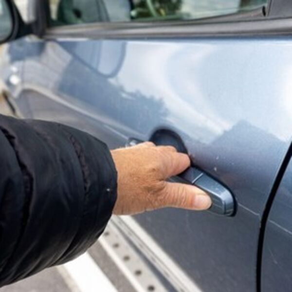 SPREČITE LOPOVE JEDNOSTAVNIM TRIKOM: Potreban je SAMO 1 predmet iz KUHINJE da uspešno ZAŠTITITE automobil od KRAĐE!