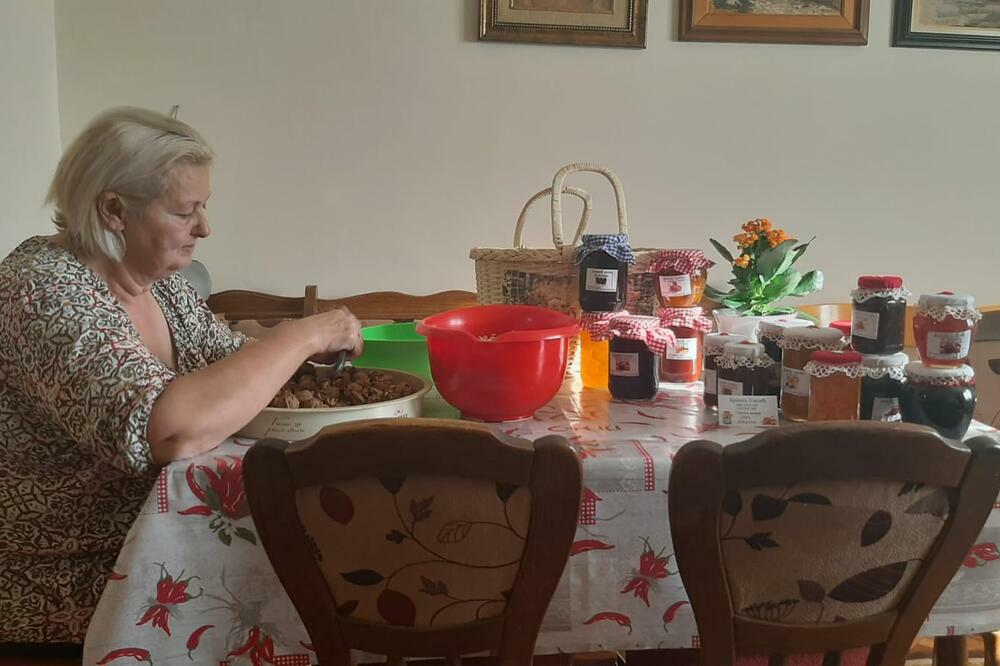 BRANKA IZ JEŽEVICE SE PENZIONISALA, OSNOVALA SVOJ BIZNIS I BOGATI SE : Sve što napravi ide za inostranstvo! (FOTO)