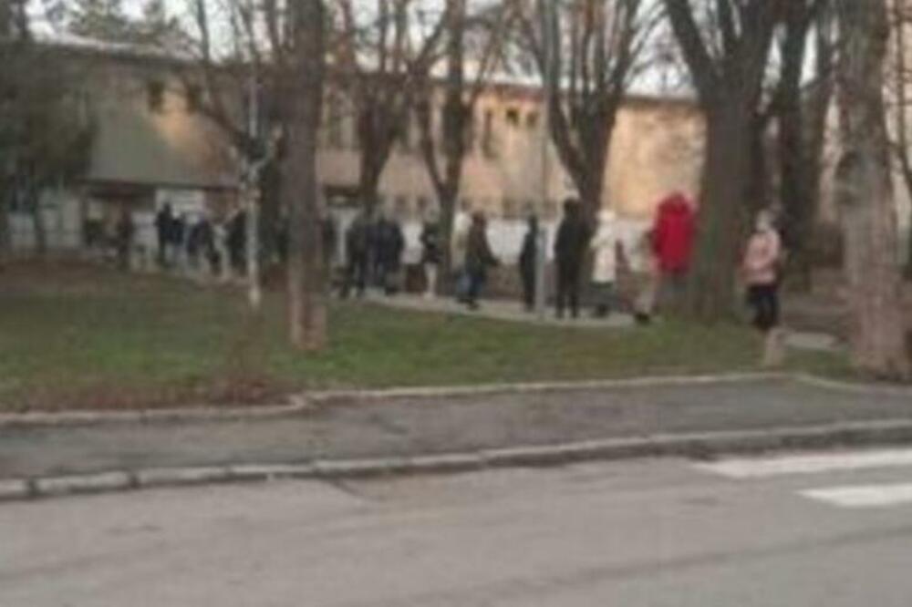 NEZAPAMĆENA GUŽVA PO ČEKAONICAMA, SVI KAŠLJU I KIJAJU: JEDNA STVAR najviše brine lekare uoči Božiča i pričešća!