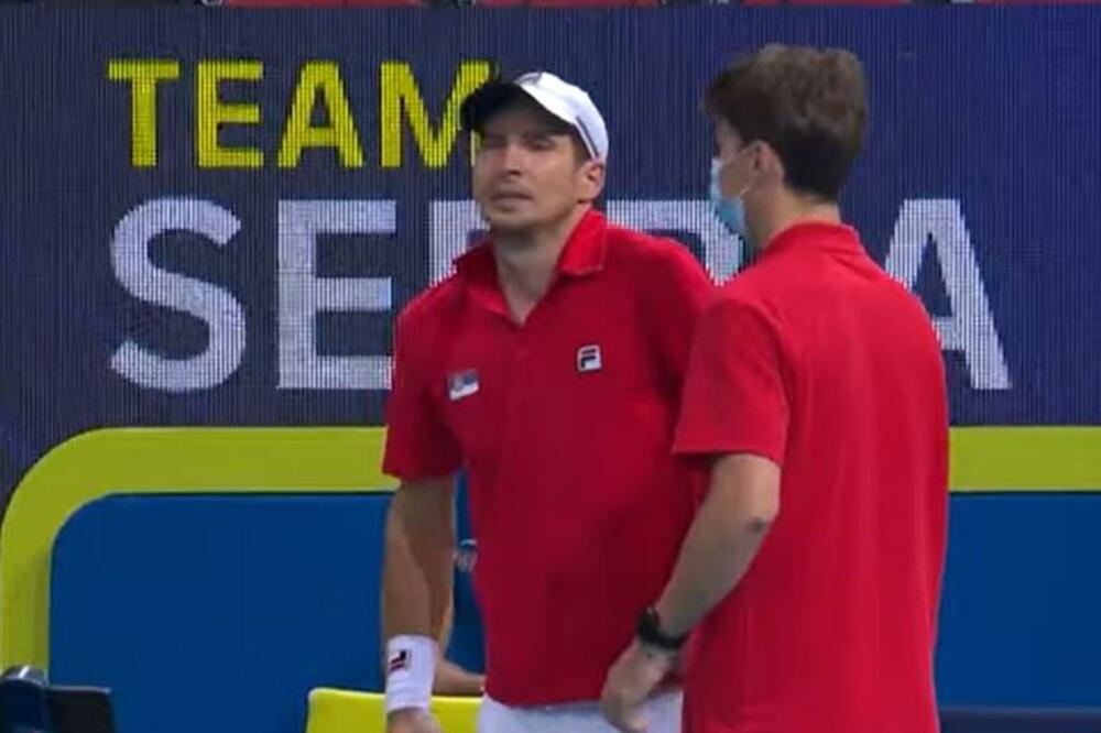 NE MOGU BRATE! Tužne scene iz Sidneja, Lajovića praktično MOLILI da preda meč Garinu (FOTO)