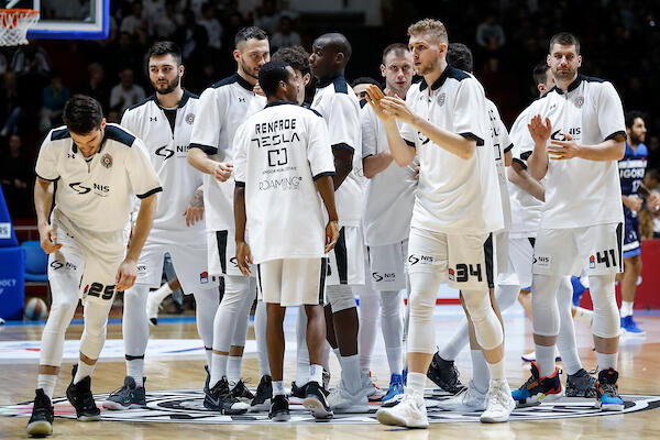 IZUZETNIH MESEC DANA: Bivši igrač Partizana zahvaljujući odličnim partijama ZASLUŽENO dobio vrednu nagradu (FOTO)