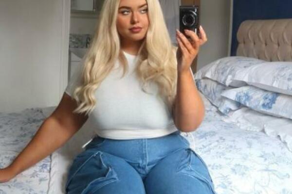 SKINULA SE! ZAPALILA MREŽE, LJUDI ODLEPILI! (FOTO)