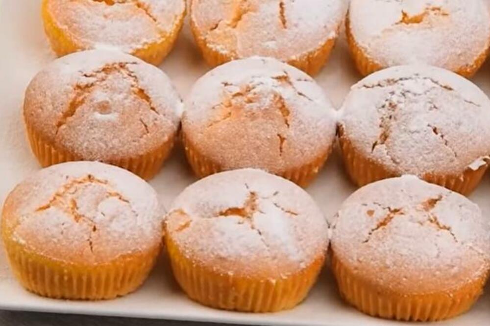SOČNI MAFINI SA MANDARINAMA: 1 mlečni proizvod DAJE IM TOTALNU MEKOĆU (RECEPT)