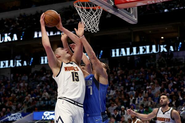 JOKIĆU I DONČIĆU PO DABL-DABL, DALASU POBEDA: Mevsi lako izašli na kraj sa Denverom i prešli ih na tabeli! (VIDEO)