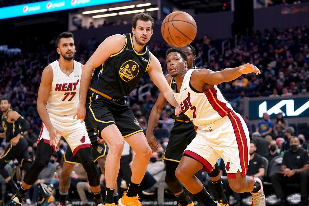 BJELICA NADMAŠIO KARIJA! Golden stejt ostao lider, MILVOKI I BRUKLIN PALI KOD KUĆE, Jang brojao do 56! (VIDEO)