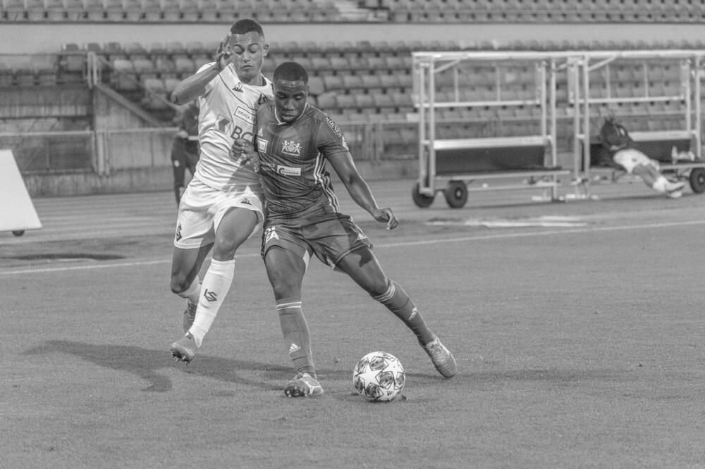 UŽAS: Ubijen fudbaler (32), sumnja se da ga je OTROVAO rođak?!