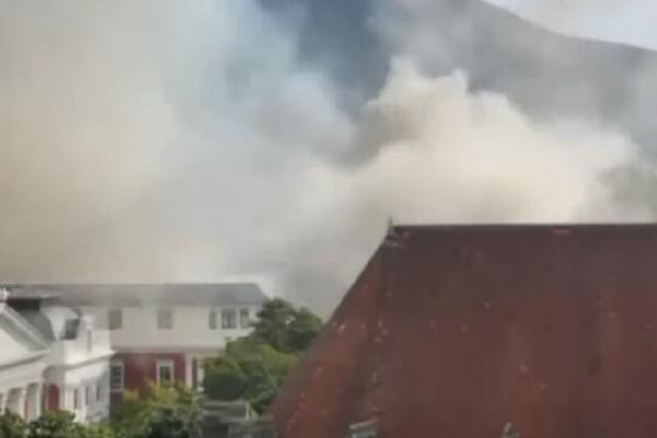 PONOVO POŽAR NA ZGRADI PARLAMENTA U KEJPTAUNU: Timovi pokušavaju da lociraju i ugase preostala žarišta (VIDEO)