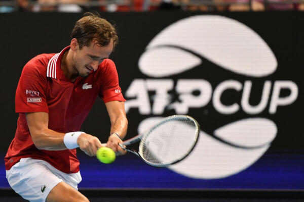 MEDVEDEV PODIŽE FORMU: Lako je "ukrotio" Australijanca, RUSIJA NA ČELU GRUPE B!