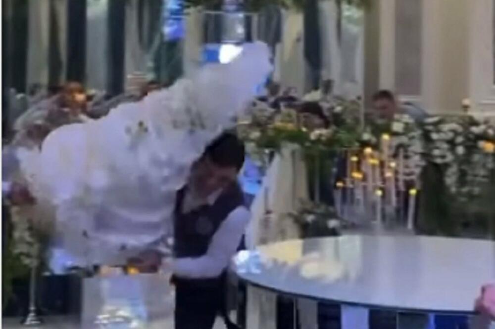 KONOBARI PRESTRAVILI MLADENCE PRED PUNIM RESTORANOM: 1 detalj sa SVADBE nikada neće ZABORAVITI! (VIDEO)