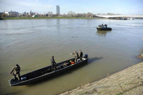 JEZIVA NESREĆA NA JEZERU: Ušao u jezero da se kupa i nestao pod vodom