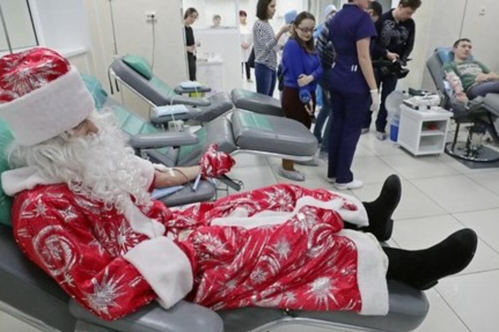 DEDA MRAZ PRVI DAVALAC KRVI U TREBINJU: Tradicionalno, osmu godinu zaredom!