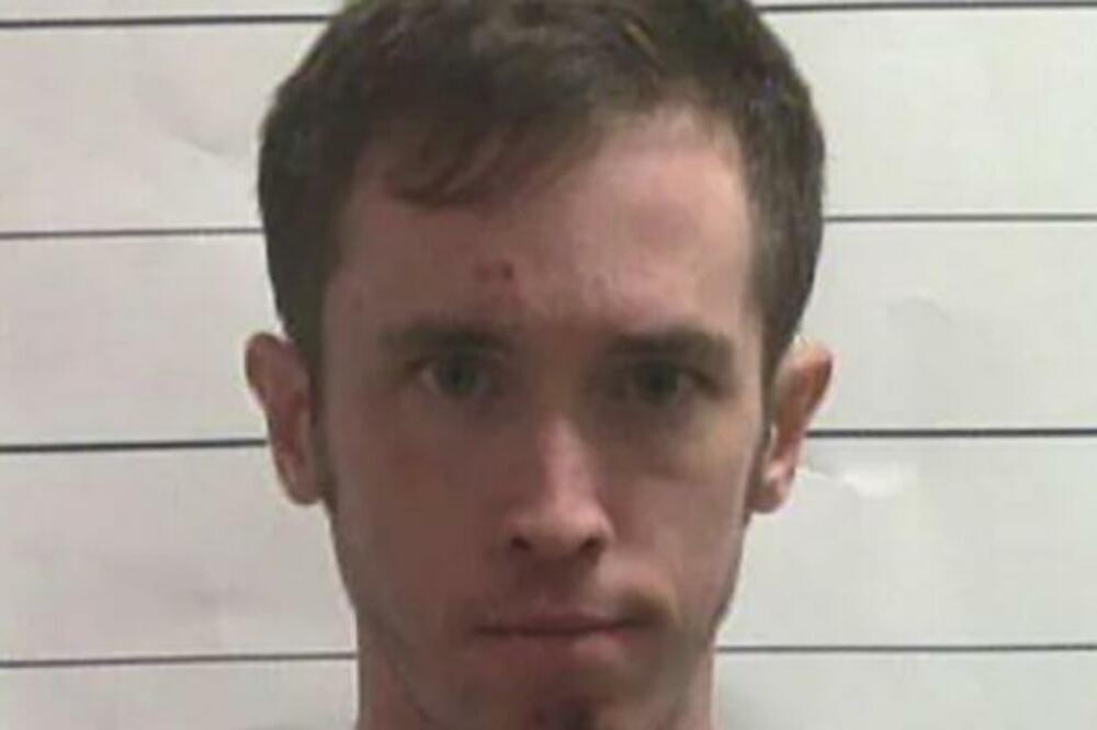 ZOV FETIŠA MU NADJAČAO RAZUM: Pretvarao se da je POREMEĆEN da bi ga DEVOJKE tretirale kao BEBU, menjale mu PELENE!